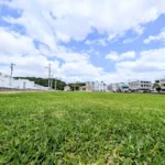 【沖縄・北谷】奈留川西公園　グランドと青空の写真